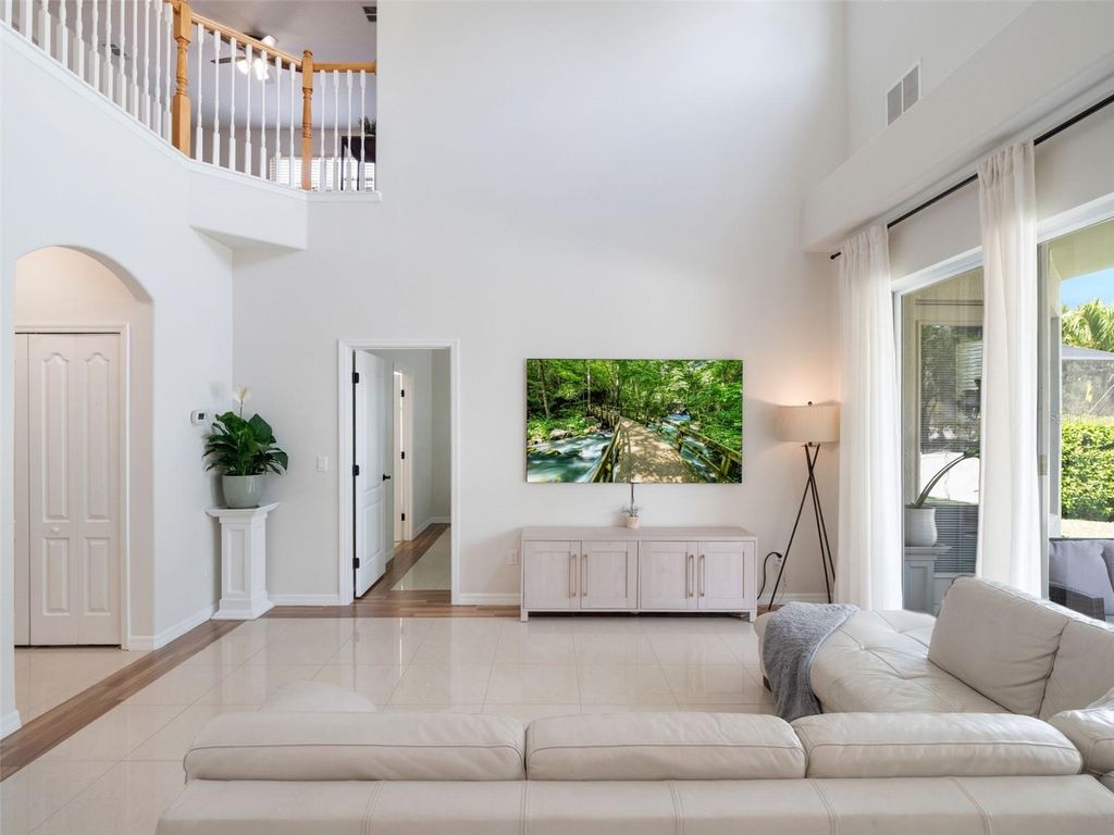 Image 7 of property listing at 13156 HATHERTON CIRCLE, Orlando, FL 32832