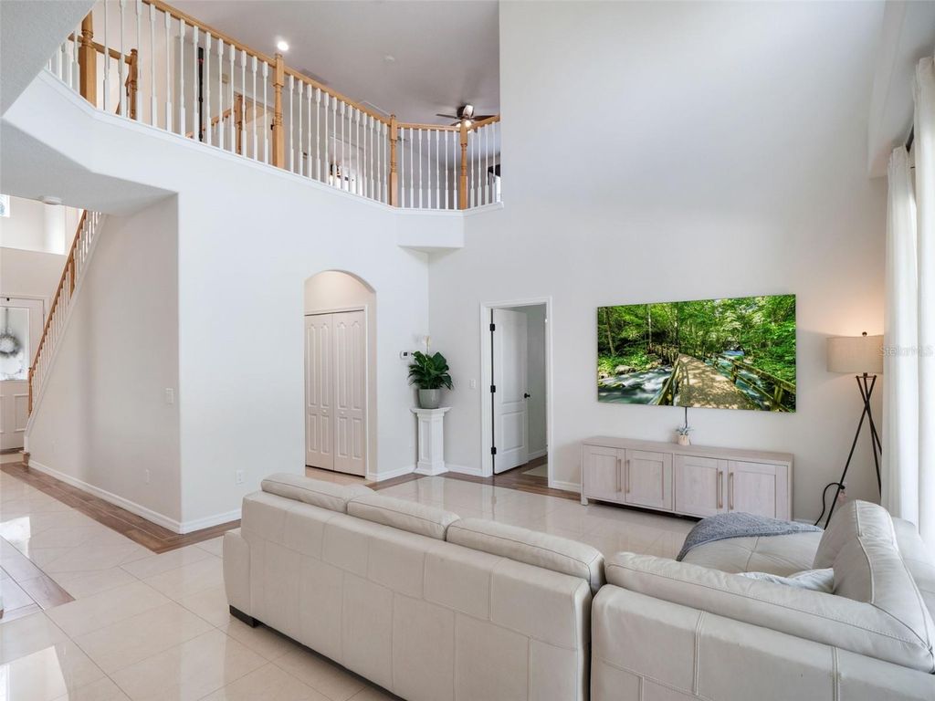 Image 8 of property listing at 13156 HATHERTON CIRCLE, Orlando, FL 32832