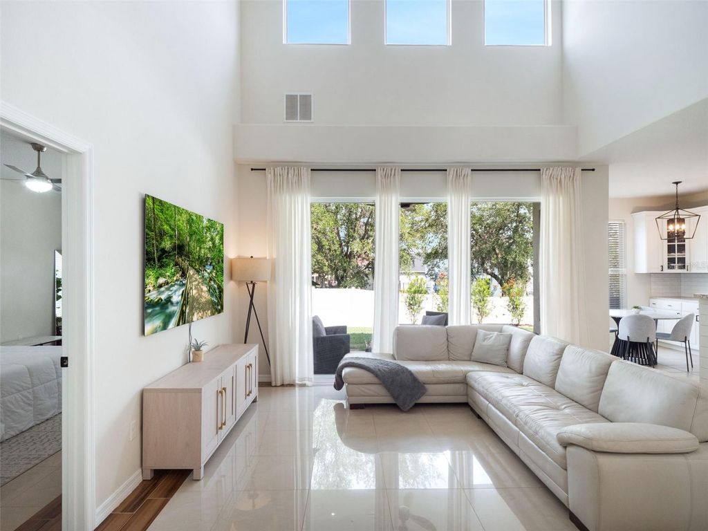 Image 9 of property listing at 13156 HATHERTON CIRCLE, Orlando, FL 32832