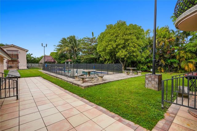 300 SW 123rd Ave, Miami, FL 33184