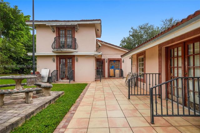 300 SW 123rd Ave, Miami, FL 33184