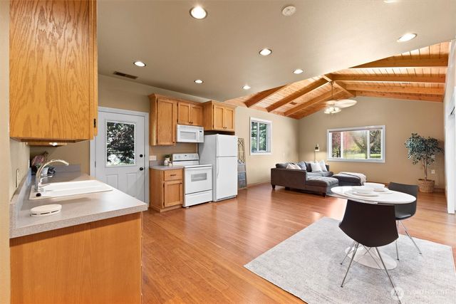 929 E Hemmi Road, Everson, WA 98247