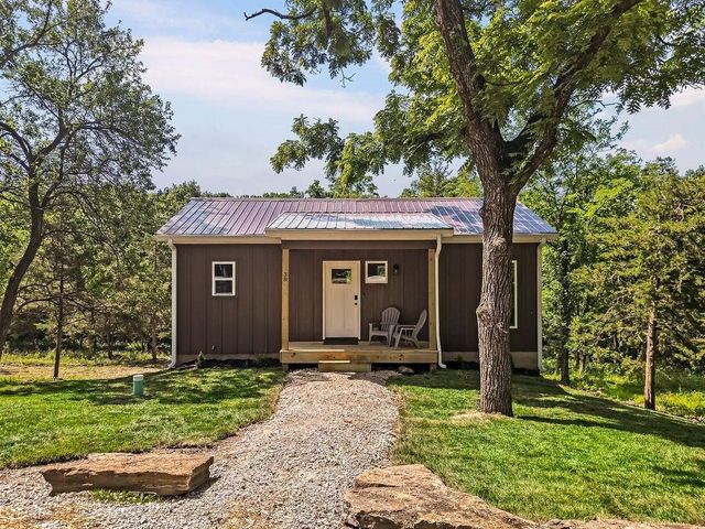 38 S Lakeside Circle, Linn Valley, KS 66040