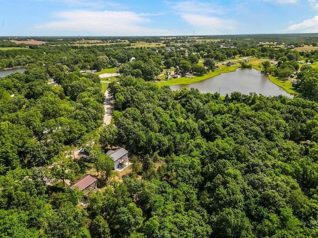 38 S Lakeside Circle, Linn Valley, KS 66040