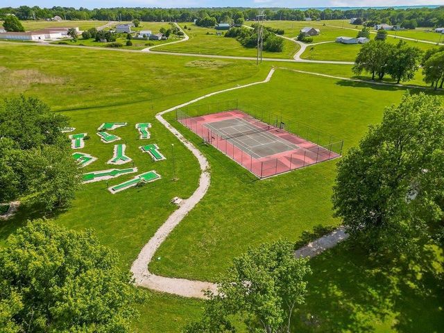 38 S Lakeside Circle, Linn Valley, KS 66040