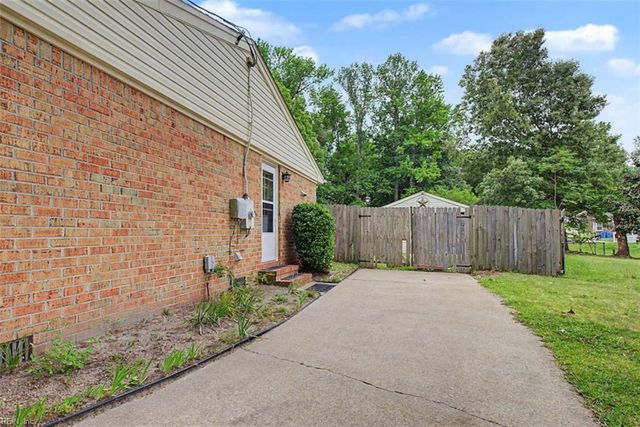 4925 Vico DR, Chesapeake, VA 23321