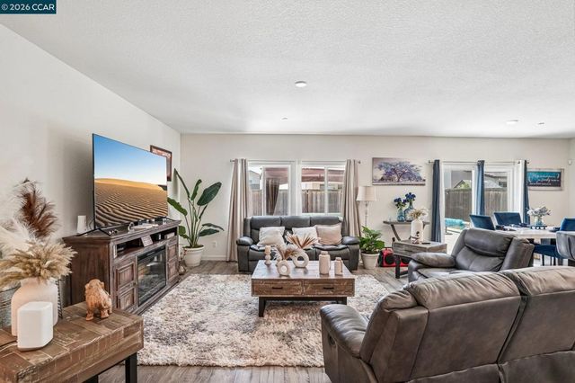 6828 Oakum Way, Stockton, CA 95219