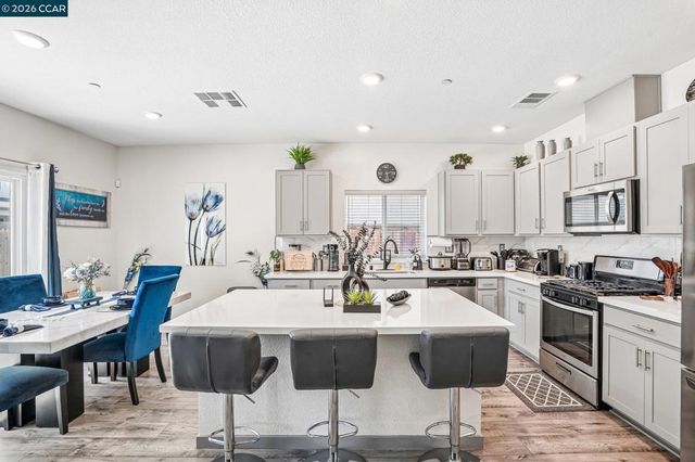 6828 Oakum Way, Stockton, CA 95219