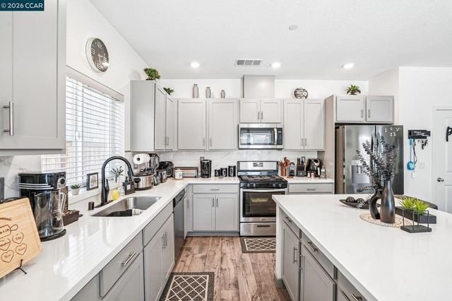 6828 Oakum Way, Stockton, CA 95219