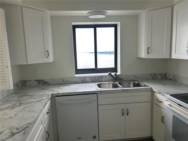 7505 River Rd Apt 15G, Newport News, VA 23607