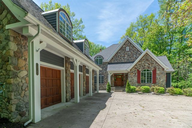 10543 Lakeshore Drive, West Olive, MI 49460