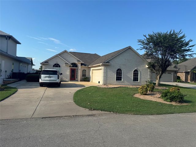 14024 Shoreline Drive, Willis, TX 77318