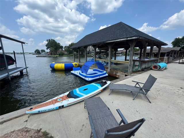 14024 Shoreline Drive, Willis, TX 77318