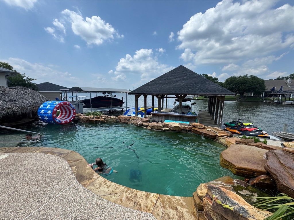 14024 Shoreline Drive, Willis, TX 77318