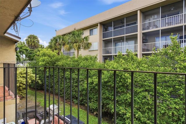 6850 NW 173rd Dr 103, Hialeah, FL 33015