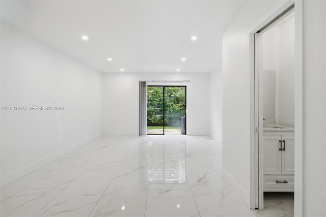 6850 NW 173rd Dr 103, Hialeah, FL 33015