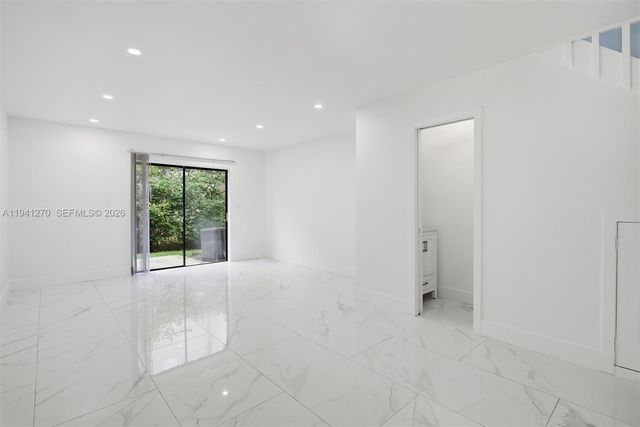 6850 NW 173rd Dr 103, Hialeah, FL 33015