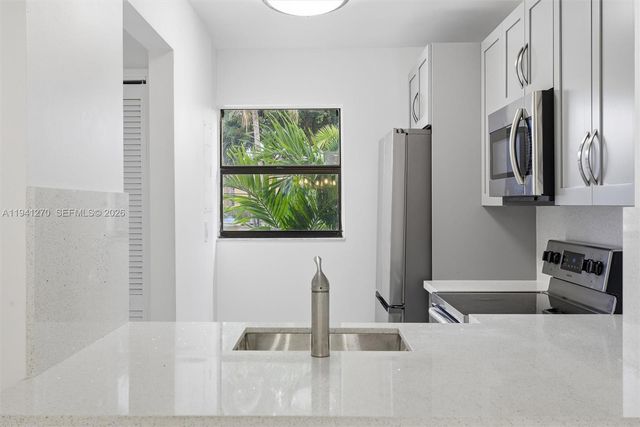 6850 NW 173rd Dr 103, Hialeah, FL 33015