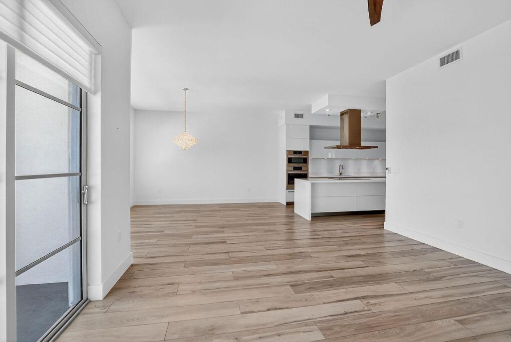 Image 11 of property listing at 155 E Boca Raton Road 1014, Boca Raton, FL 33432