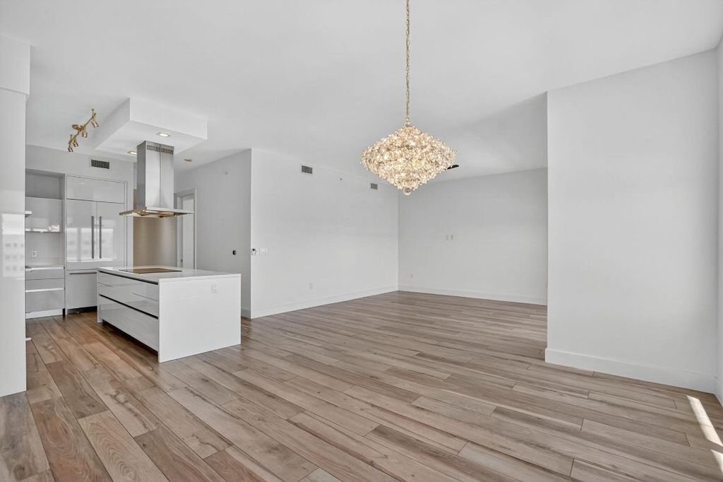 Image 6 of property listing at 155 E Boca Raton Road 1014, Boca Raton, FL 33432