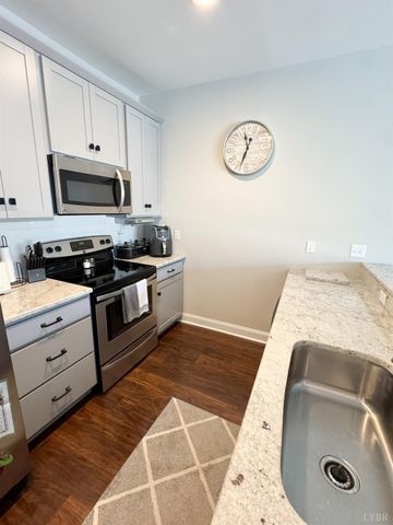 1225 Commonwealth Circle, Forest, VA 24551