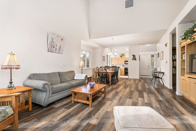 11130 Village Loop, Redmond, OR 97756