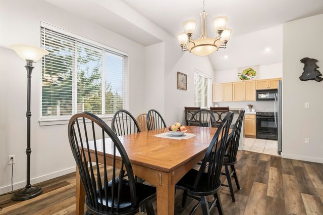 11130 Village Loop, Redmond, OR 97756