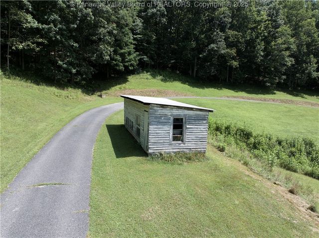 609 Rockcrest Drive, South Charleston, WV 25309