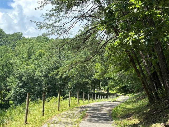 609 Rockcrest Drive, South Charleston, WV 25309