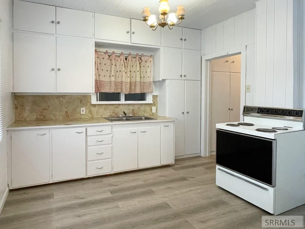 Image 6 of property listing at 725 E Judicial Street, Blackfoot, ID 83221