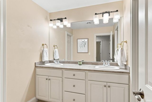 7566 E Lakewood Dr- 92, Roanoke, IN 46783