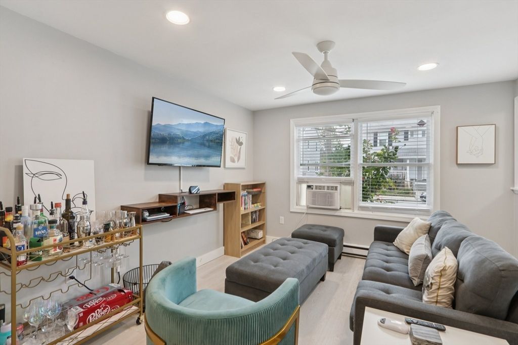 19 Delford St 1, Boston, MA 02131