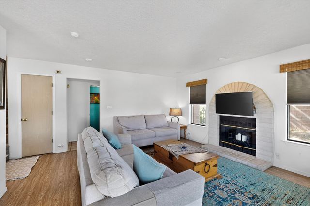 7809 OAKLAND Avenue NE, Albuquerque, NM 87122