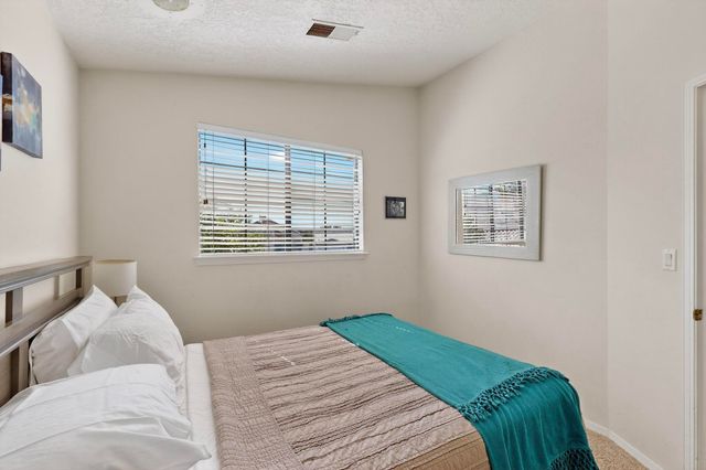 7809 OAKLAND Avenue NE, Albuquerque, NM 87122