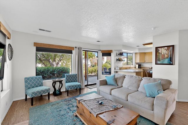 7809 OAKLAND Avenue NE, Albuquerque, NM 87122