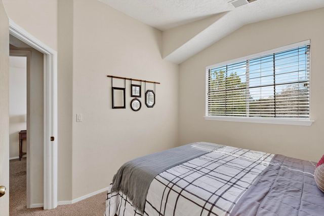 7809 OAKLAND Avenue NE, Albuquerque, NM 87122