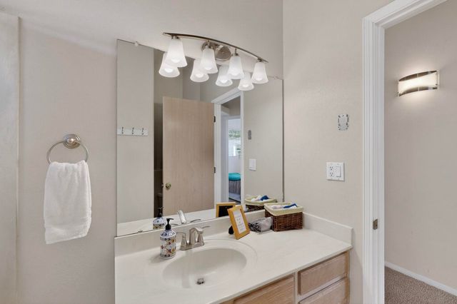 7809 OAKLAND Avenue NE, Albuquerque, NM 87122