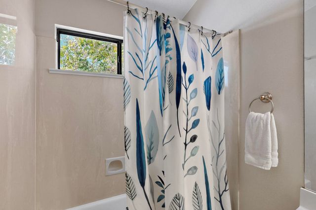 7809 OAKLAND Avenue NE, Albuquerque, NM 87122