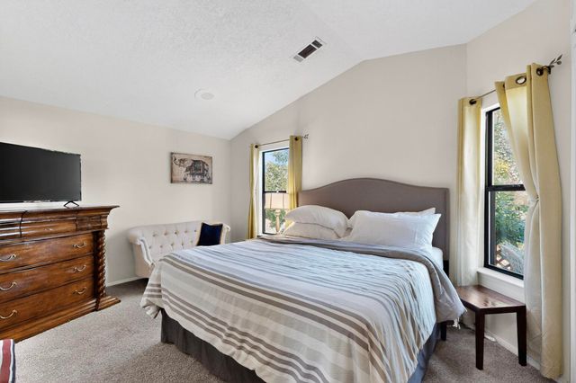 7809 OAKLAND Avenue NE, Albuquerque, NM 87122