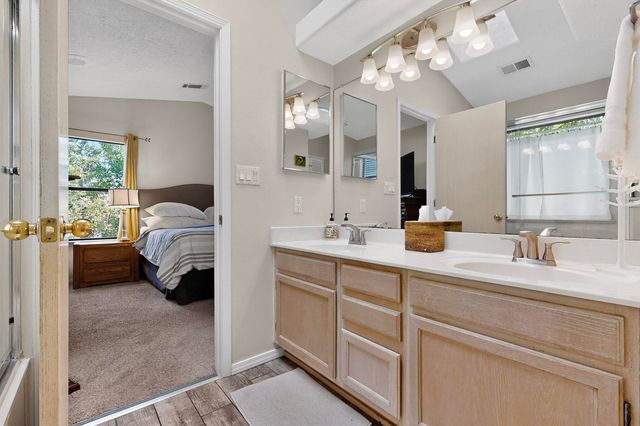 7809 OAKLAND Avenue NE, Albuquerque, NM 87122