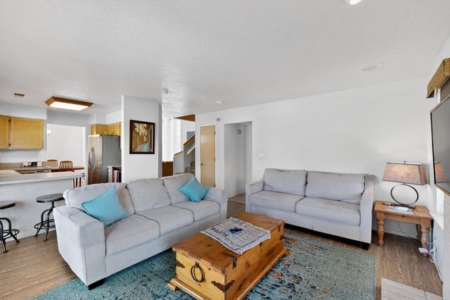 7809 OAKLAND Avenue NE, Albuquerque, NM 87122