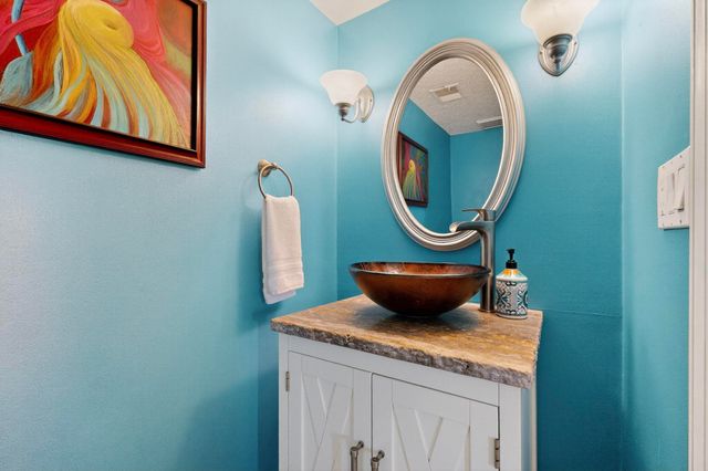 7809 OAKLAND Avenue NE, Albuquerque, NM 87122