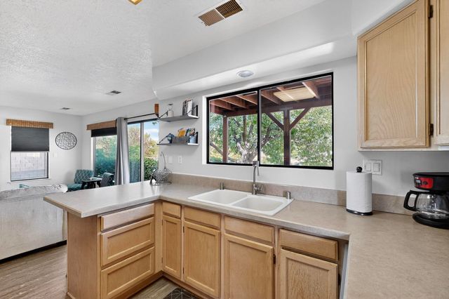 7809 OAKLAND Avenue NE, Albuquerque, NM 87122