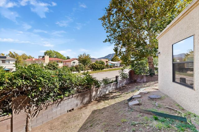 7809 OAKLAND Avenue NE, Albuquerque, NM 87122