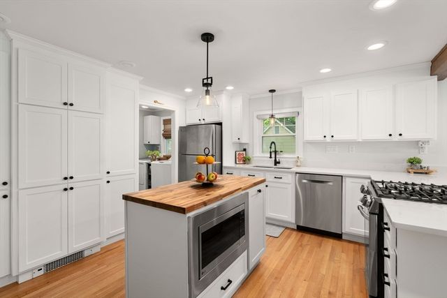 3 Berkeley Rd, Wellesley, MA 02482
