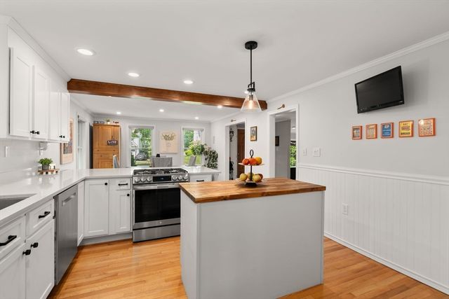 3 Berkeley Rd, Wellesley, MA 02482