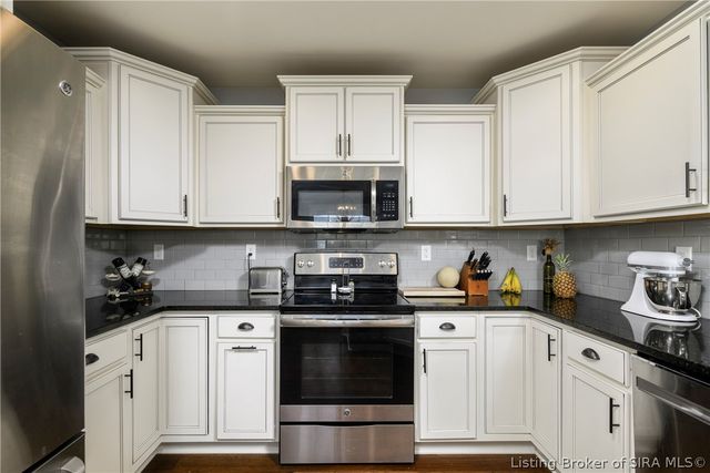 1819 Medinah Way, Henryville, IN 47126