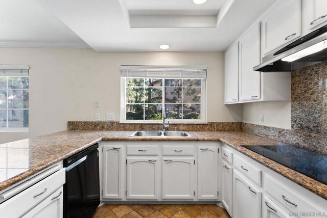 4040 Porte De Palmas 31, San Diego, CA 92122