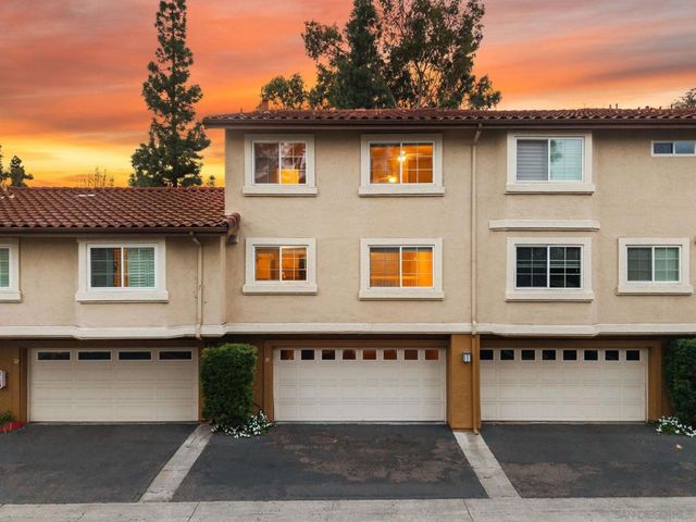 4040 Porte De Palmas 31, San Diego, CA 92122