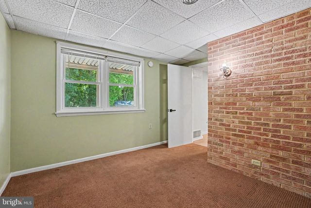 469 HOFFMAN DR, Harrisburg, PA 17111